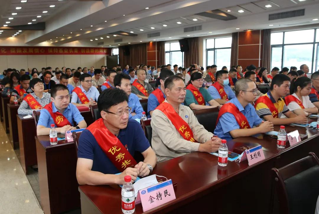 杭氧舉行慶祝建黨99周年、 建廠70周年暨先進表彰大會(圖3)