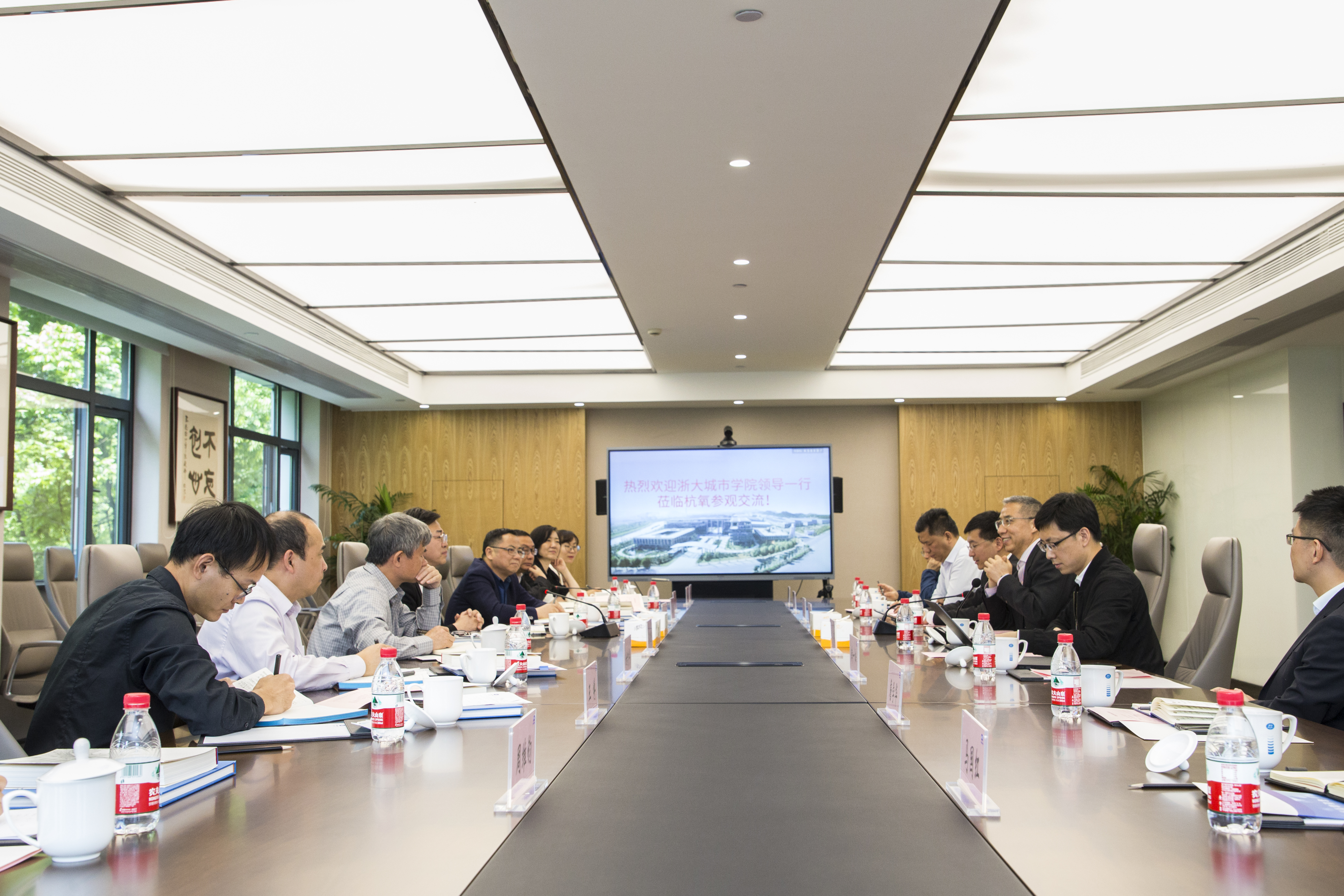 校企交流丨浙大城市學院黨委書記一行到訪杭氧(圖1) 1-2205260T250G1.jpg